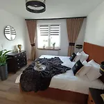 Holender House 6 Plaz W Zasiegu 아파트 *