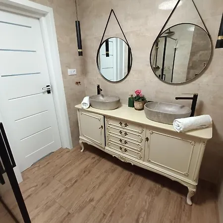 Holender House 6 Plaz W Zasiegu アパート